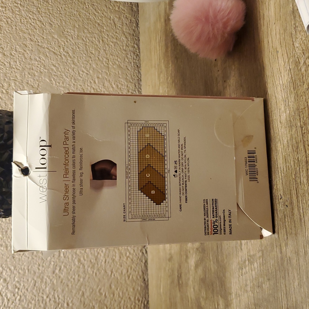 West Loop Size D Jet Black Ultra Sheer Pantyhose New in pavkage - Picture 2 of 3